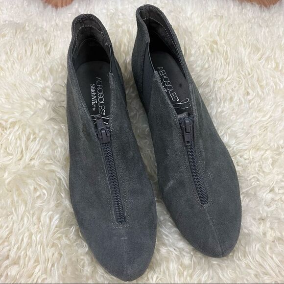 Aerosoles Gray Stitch and Turn Gray Suede Zip Wedge Booties 7.5 - Picture 2 of 7